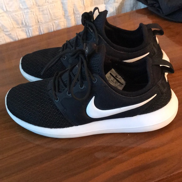 nike roshe 2 black and white